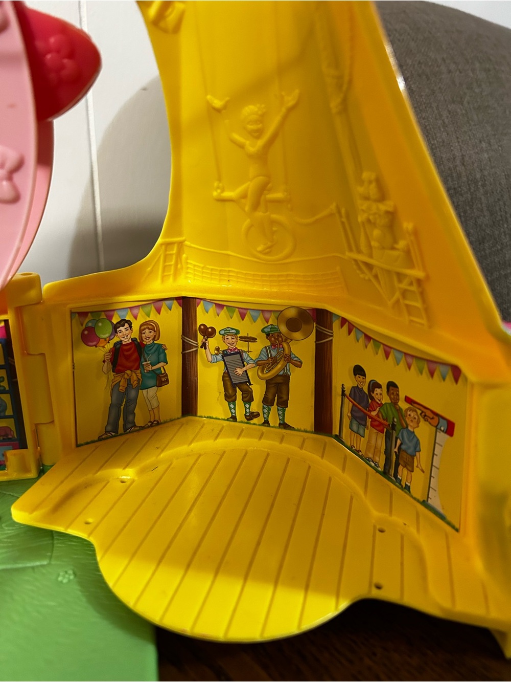 2003 Fisher-Price Country Fair Playset - Picture 7 of 10